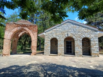 Kazanlak Tomb_2.jpg